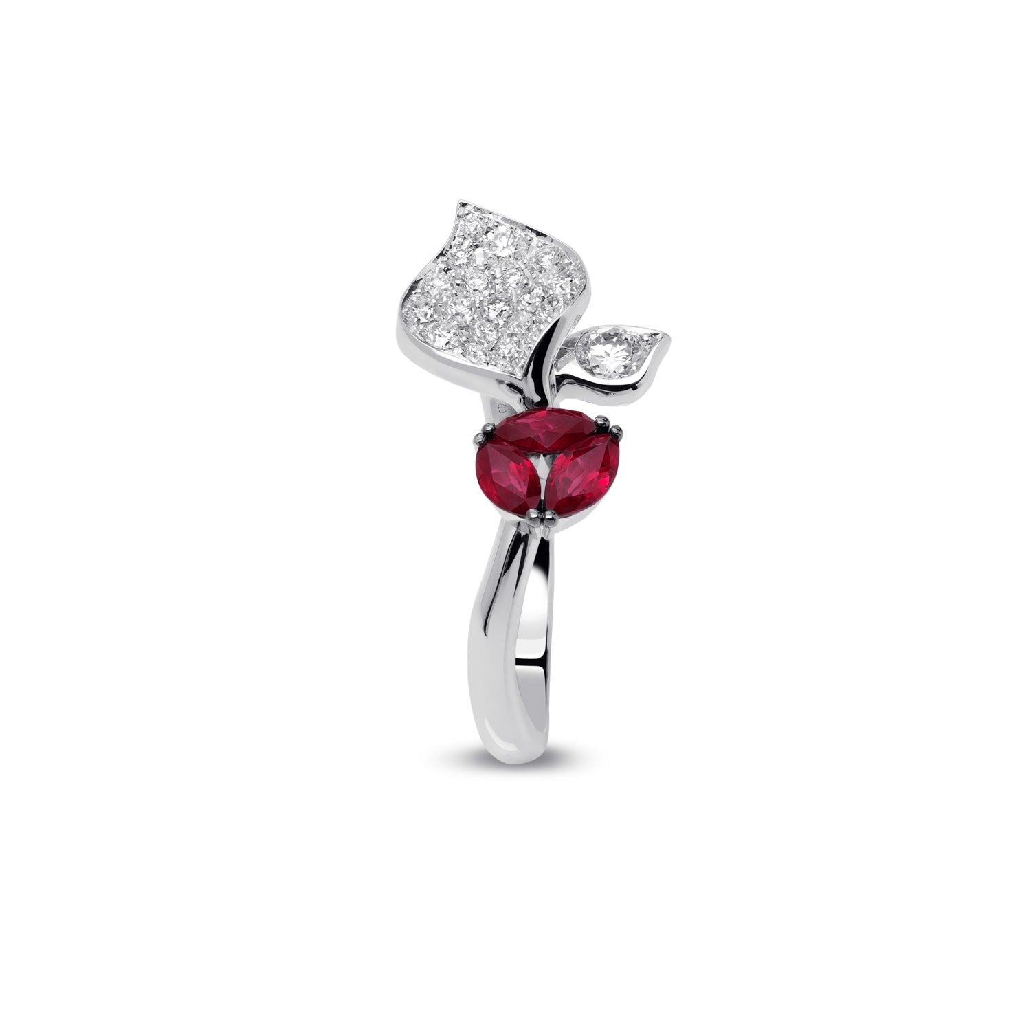 À FLEUR DE PARIS Ruby Leaf Ring